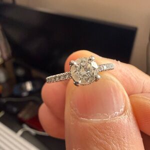 Sparkling platinum engagment Diamond Ring